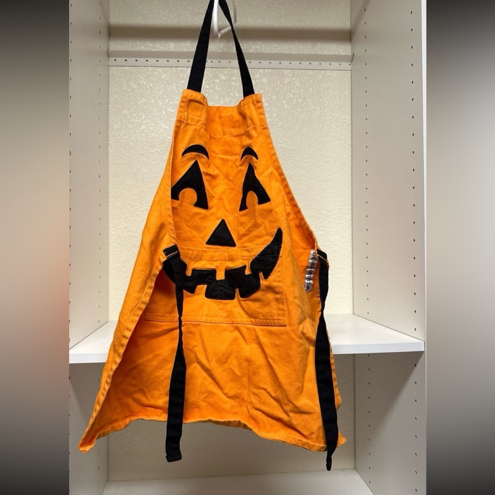 SOLD 🎃Kids Williams Sonoma Pumpkin Apron